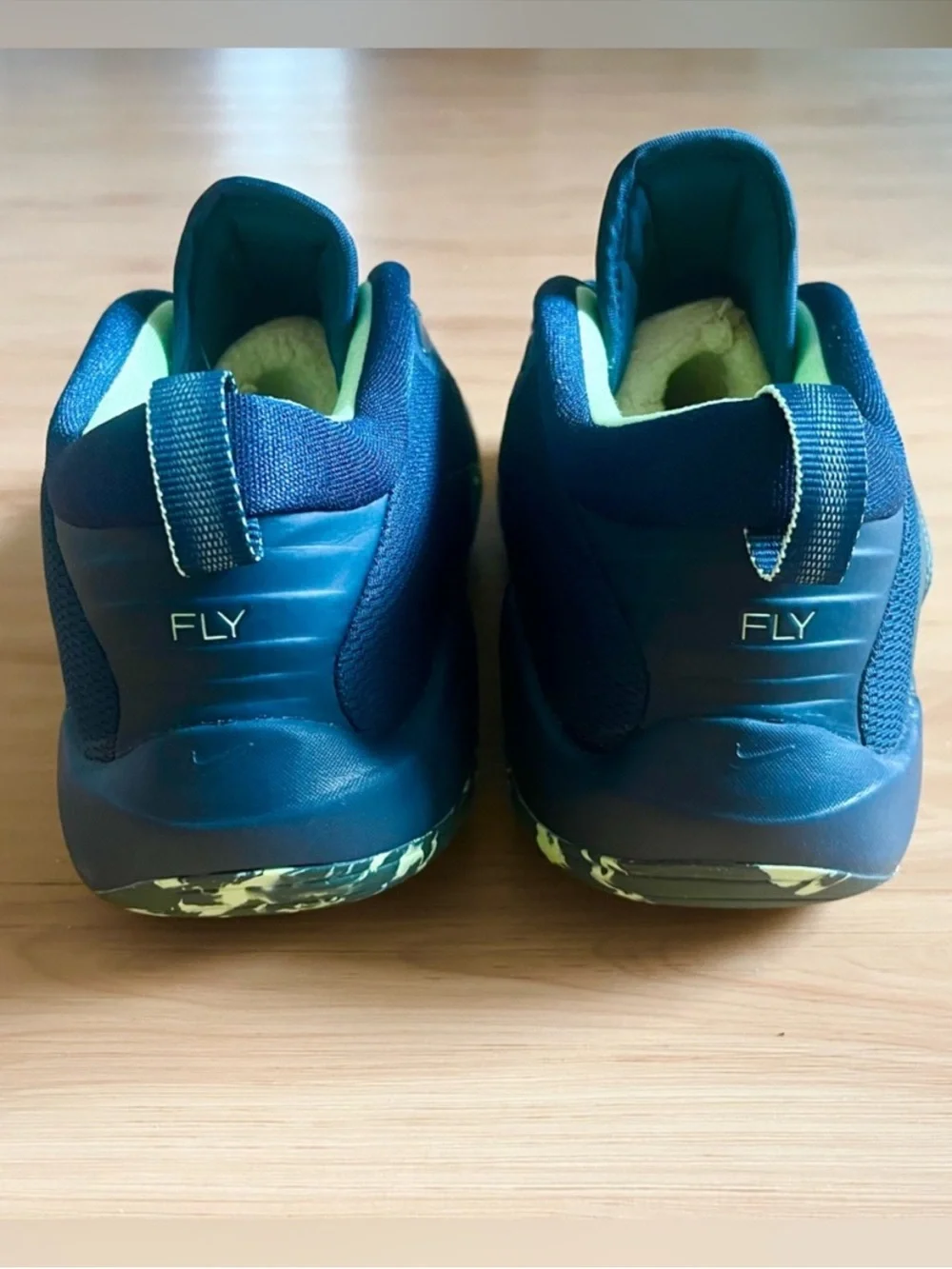 Nike Isofly GS Navy Blue Green Kid Size 6.5Y or 8 Womens Sneakers Shoes
